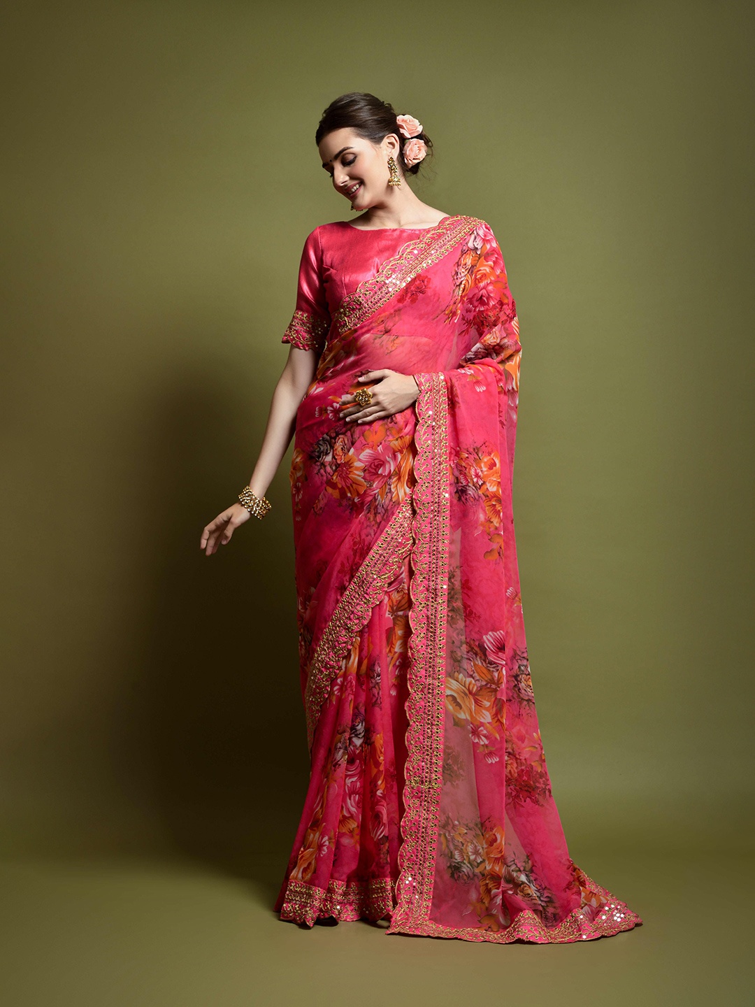

DWINI Floral Embroidered Pure Georgette Saree, Pink