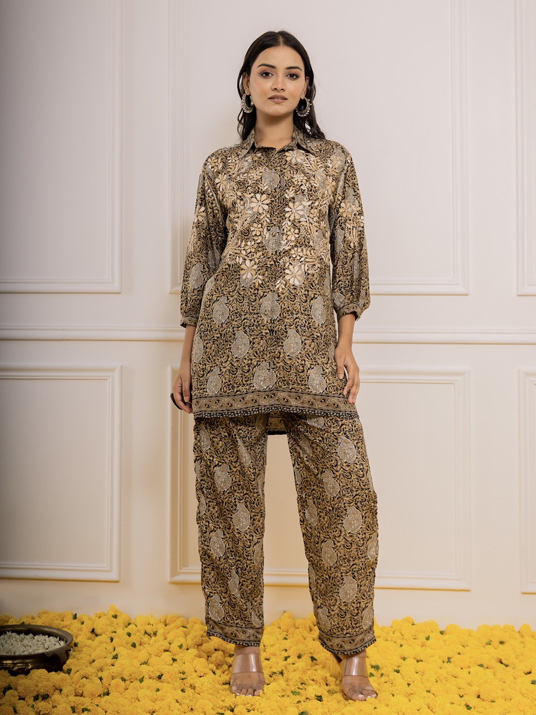 

HOUSE OF KARI Floral Printed Pure Silk Kurta with Trouser, Gold