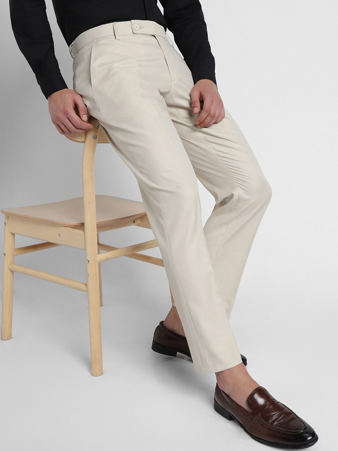 

Dennis Lingo Men Smart Tapered Fit Mid-Rise Formal Trousers, Off white