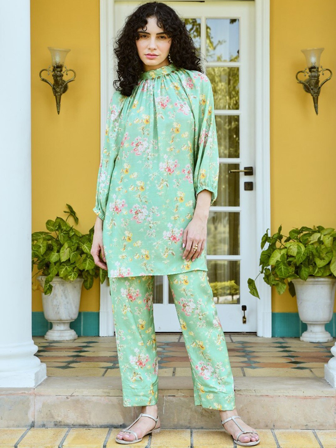 

KARAJ JAIPUR Floral Printed Straight Kurta With Trousers, Green