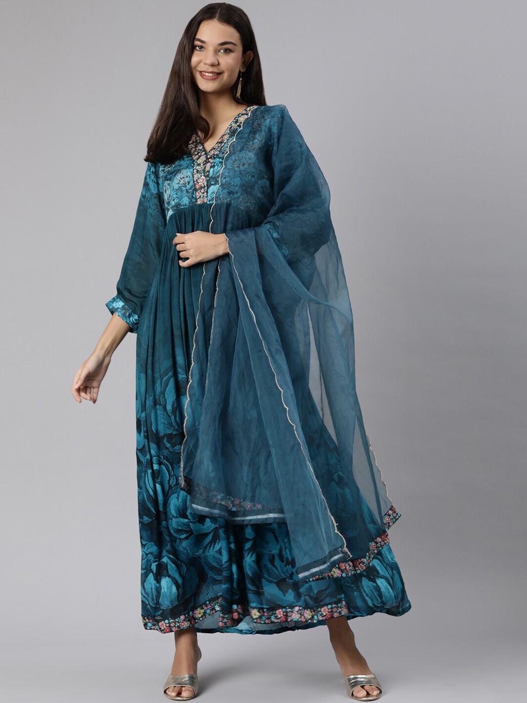 

Neerus Floral Printed Thread Work Kurta with Trousers & Dupatta, Green
