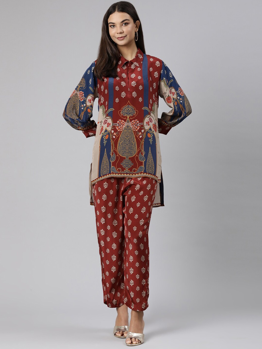

Neerus Ethnic Motifs Printed Shirt Collar Kurta with Trousers, Maroon