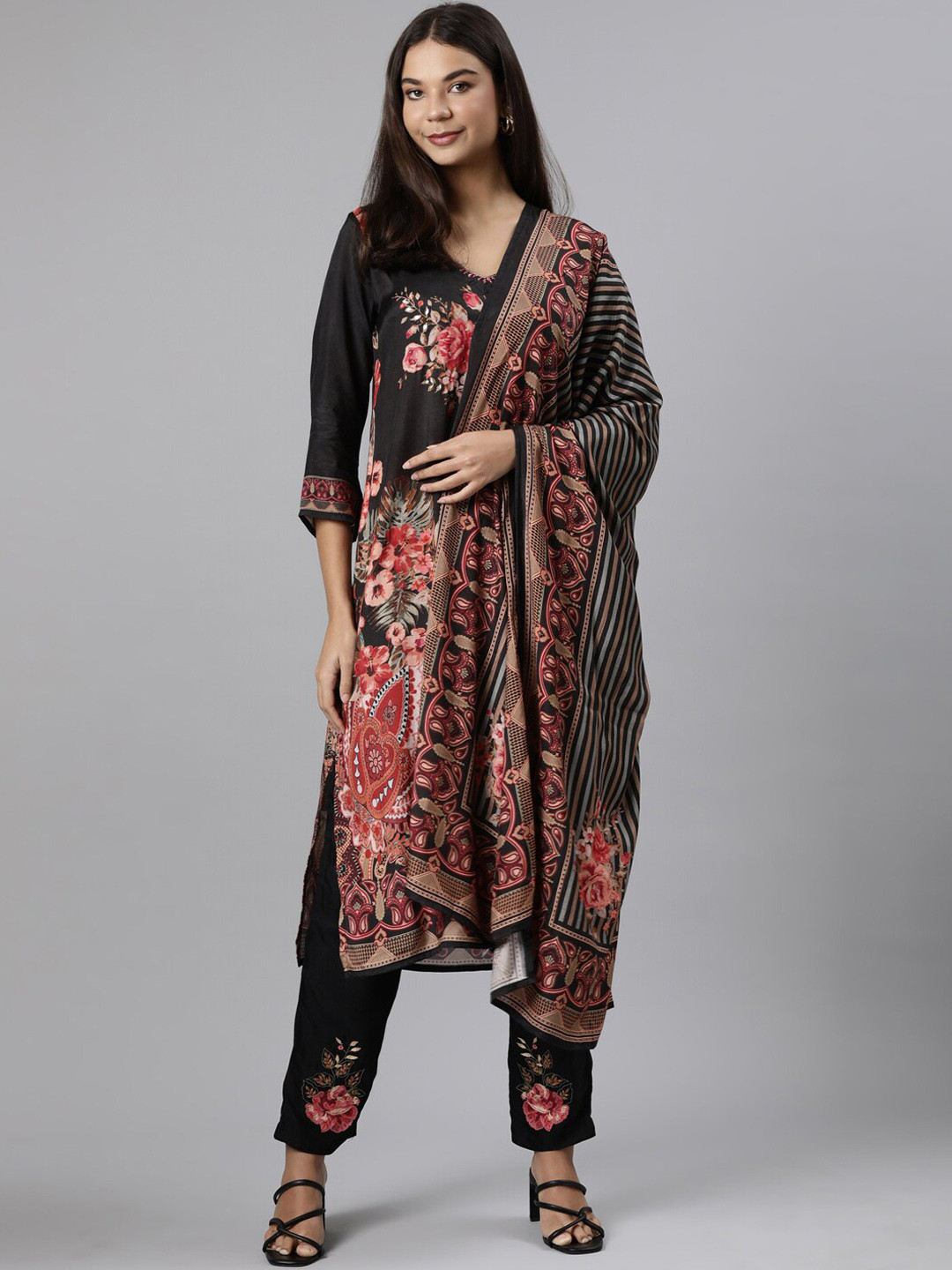 

Neerus Floral Printed Kurta & Trousers With Dupatta, Black