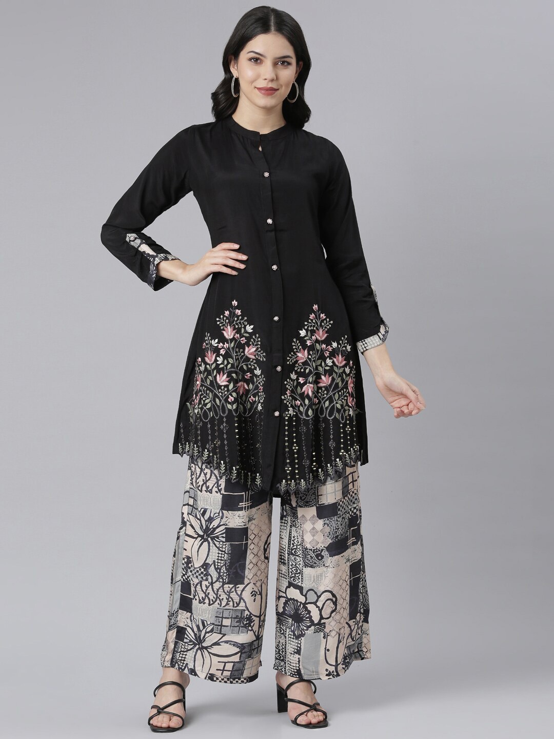 

Neerus Floral Embroidered Regular Kurta With Palazzos, Black