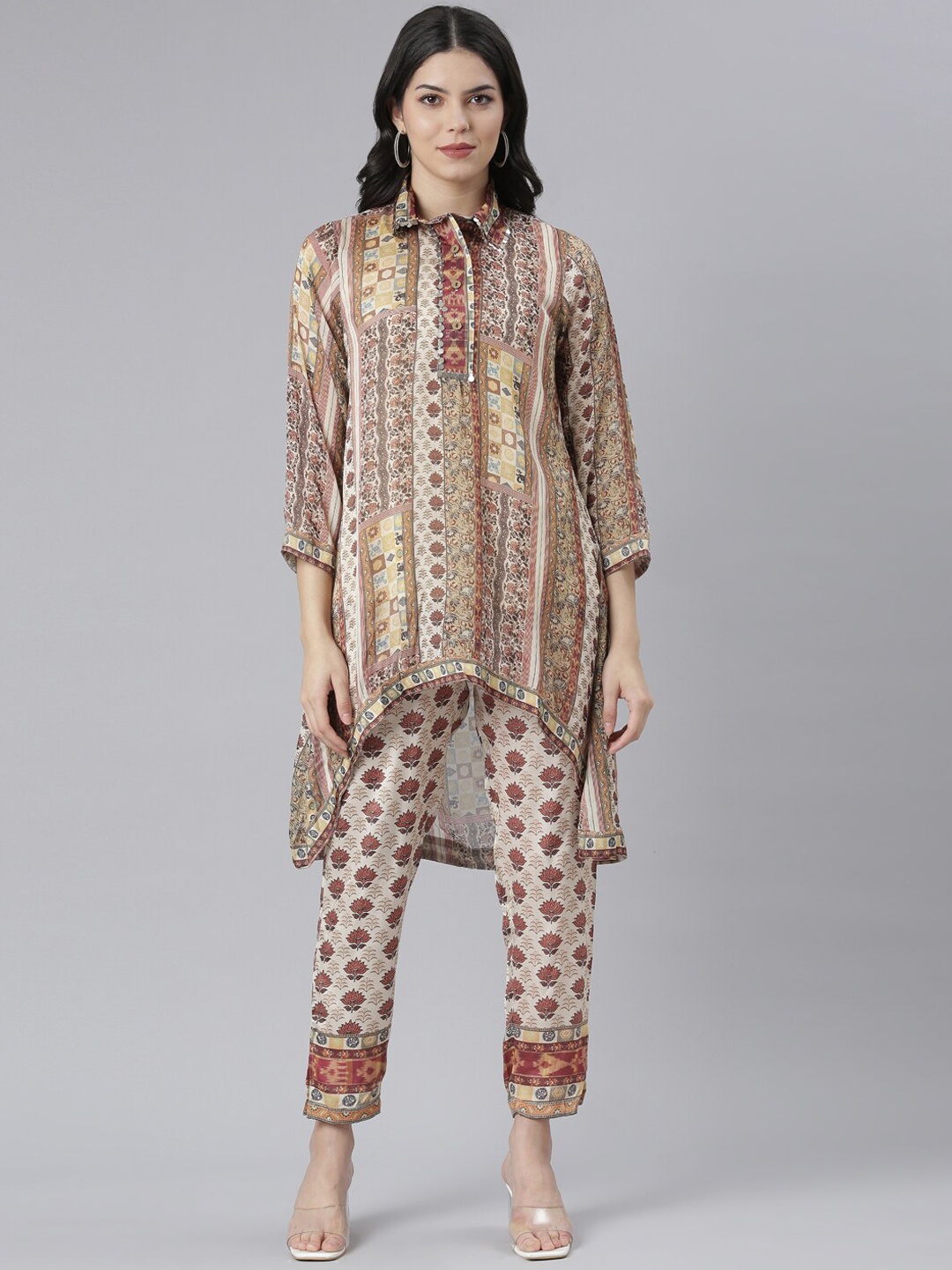 

Neerus Ethnic Motifs Printed Regular Kurta With Trousers, Beige