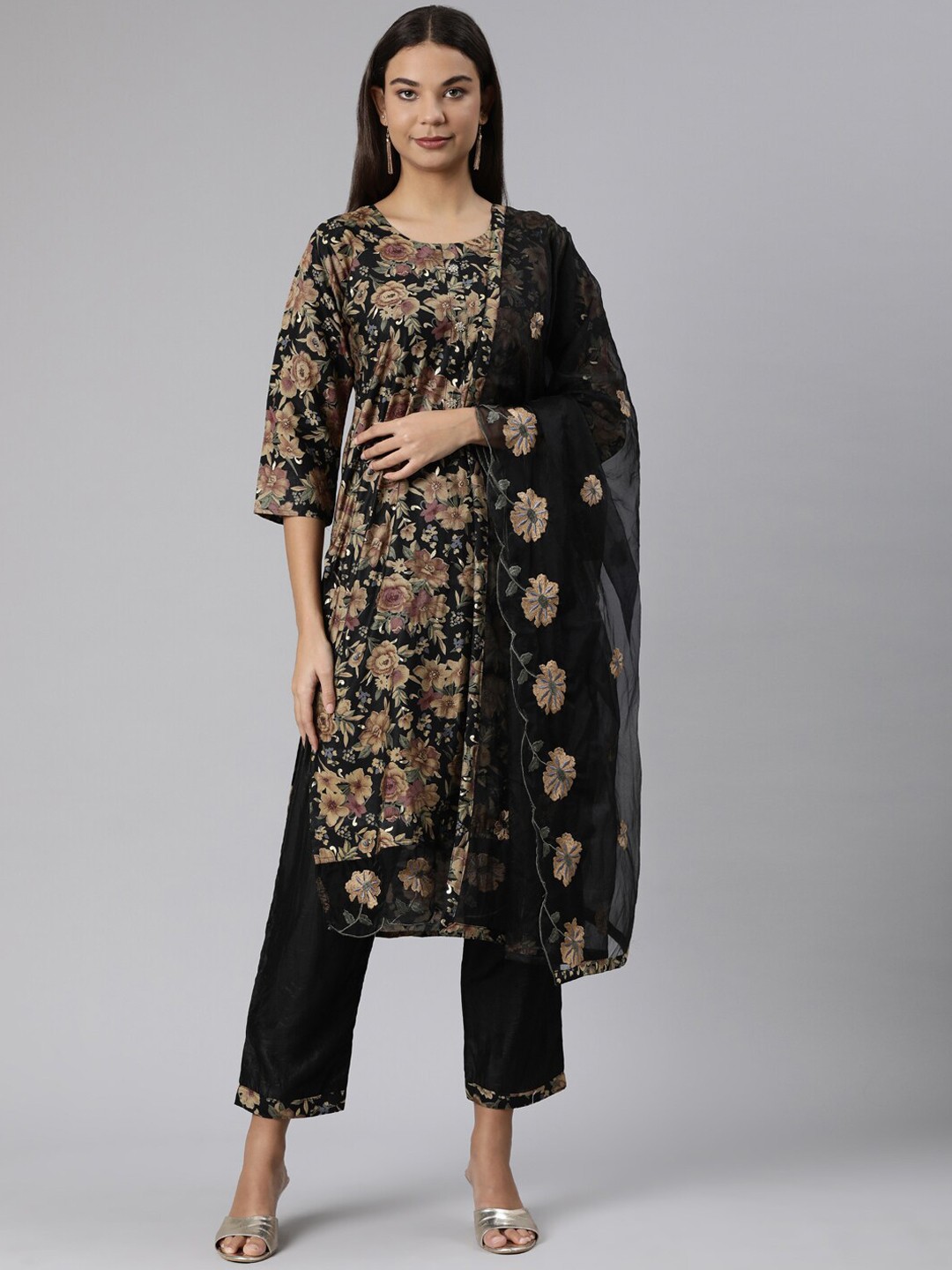 

Neerus Floral Printed Regular Kurta With Trousers & Dupatta, Black