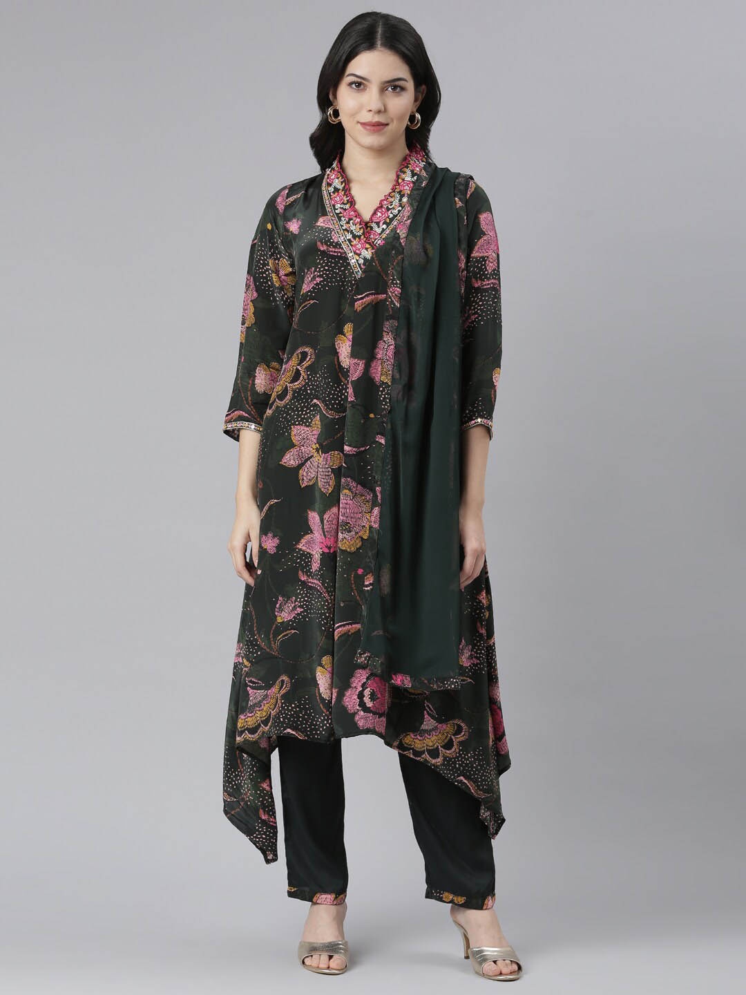 

Neerus Floral Printed Thread Work Kurta with Trousers & Dupatta, Green
