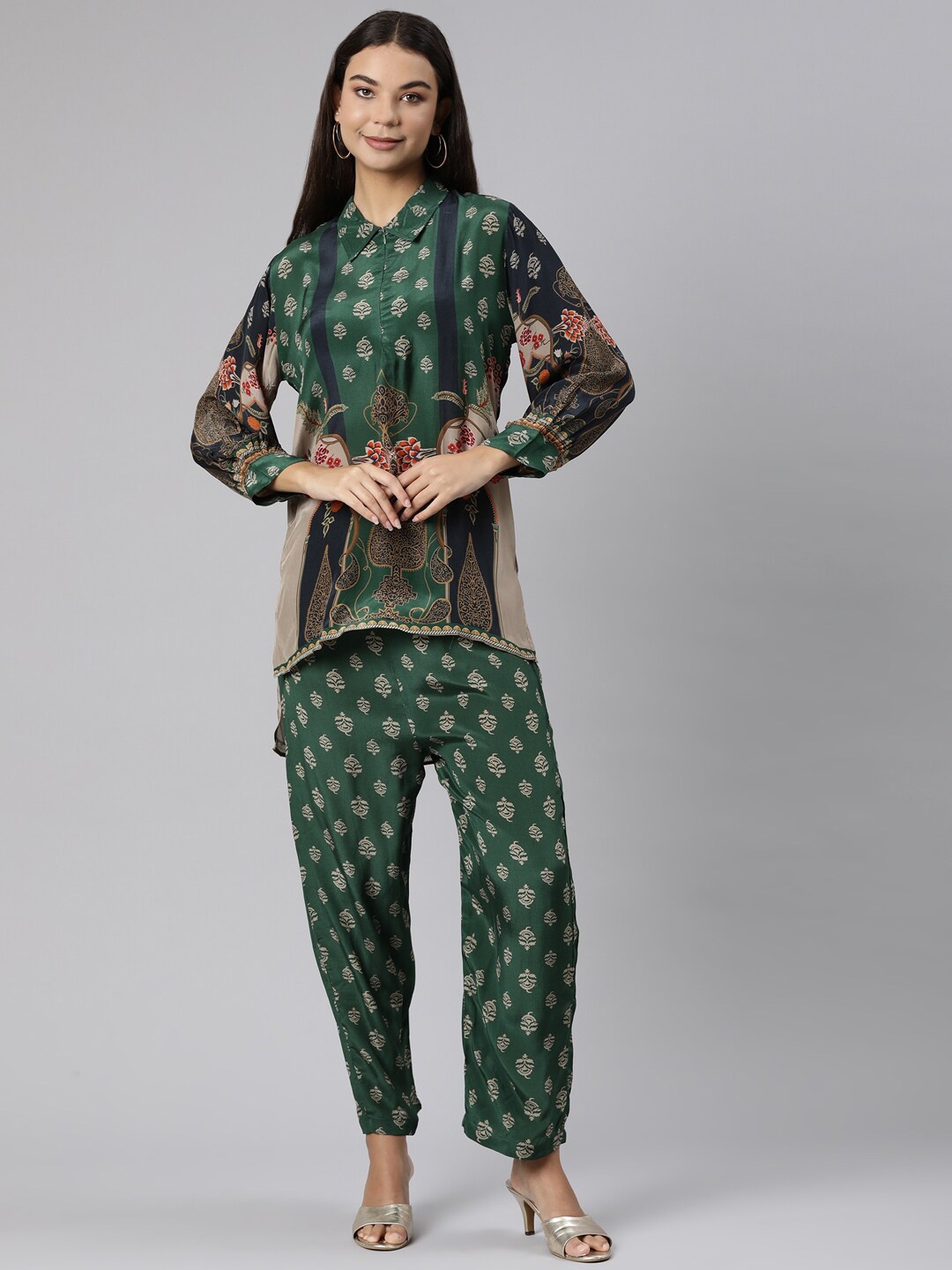 

Neerus Floral Printed Shirt Collar Cuffed Sleeves Regular Kurta With Trouser, Green