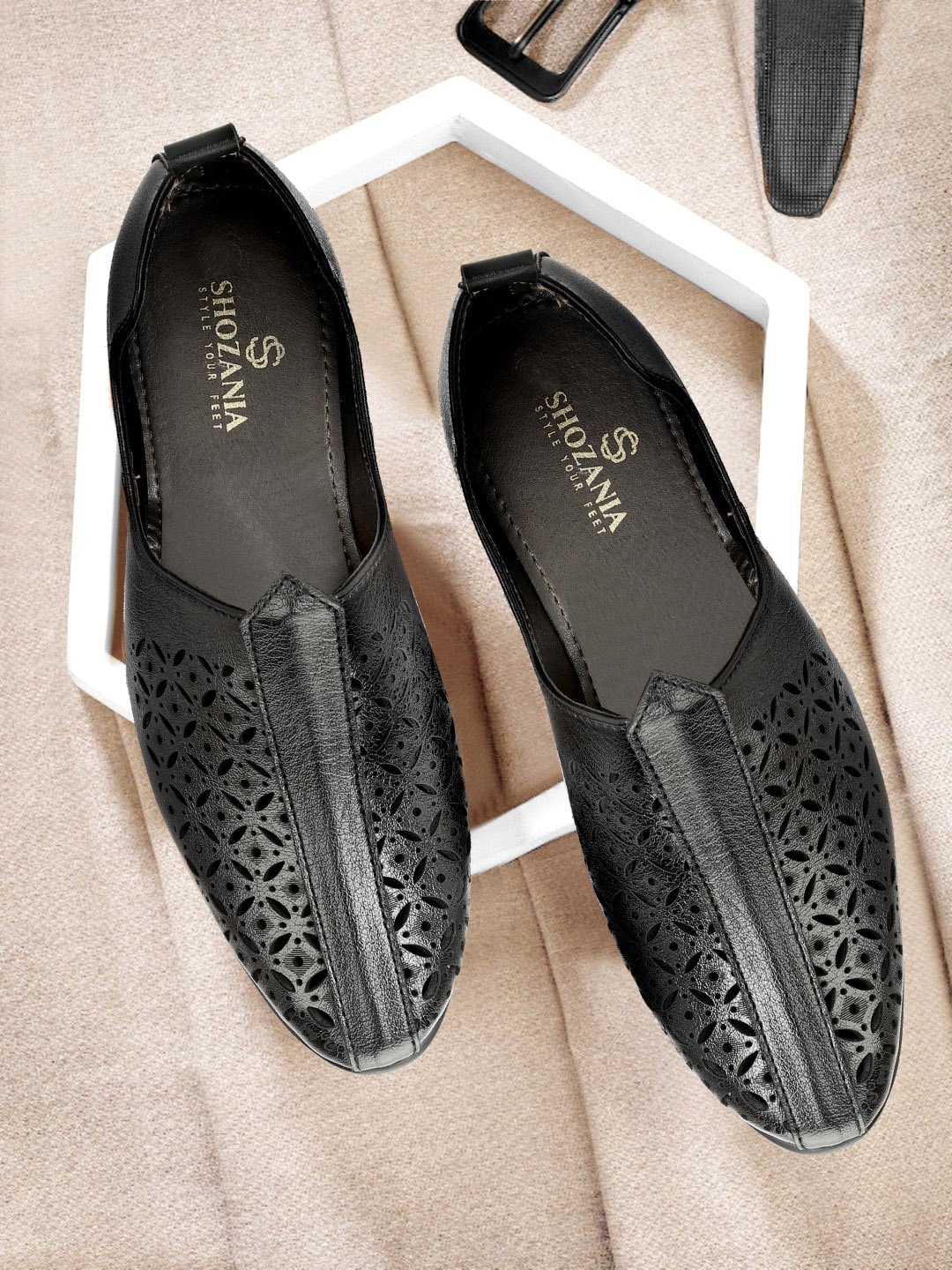 

SHOZANIA Men Textured Lightweight Leather Mojaris With Laser Cuts, Black