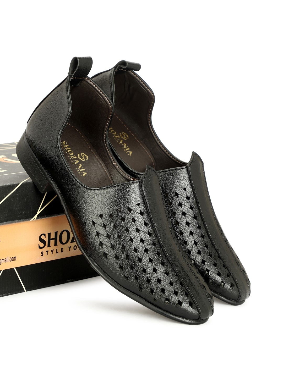 SHOZANIA Men Textured Lightweight Leather Mojaris With Laser Cuts, Black