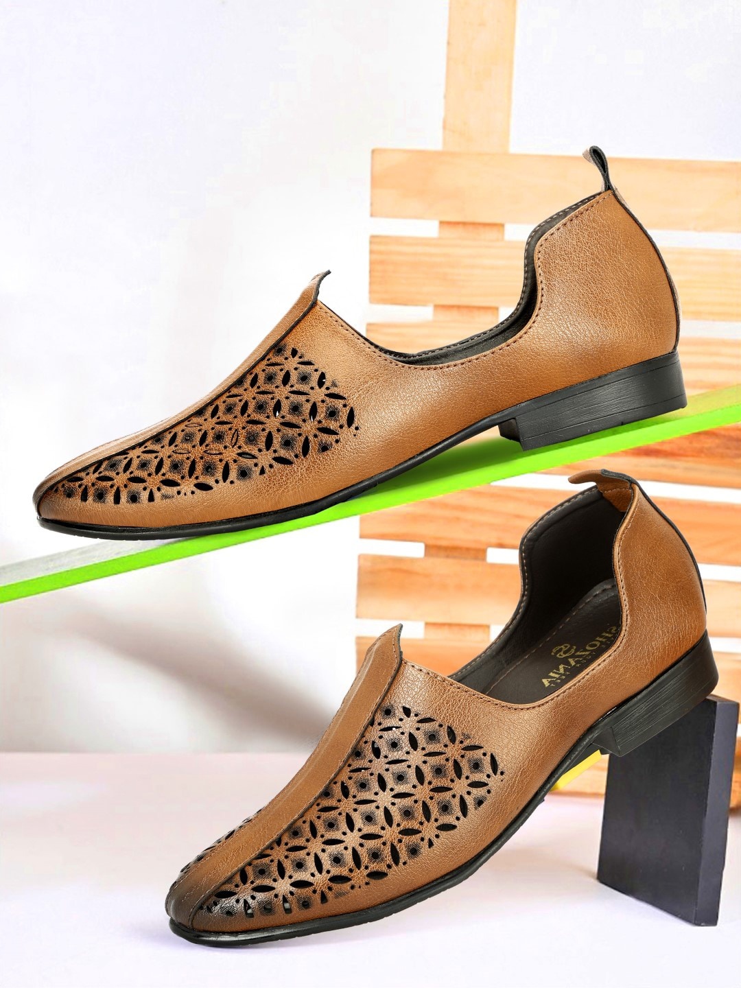 

SHOZANIA Men Textured Lightweight Leather Ethnic Mojaris, Tan