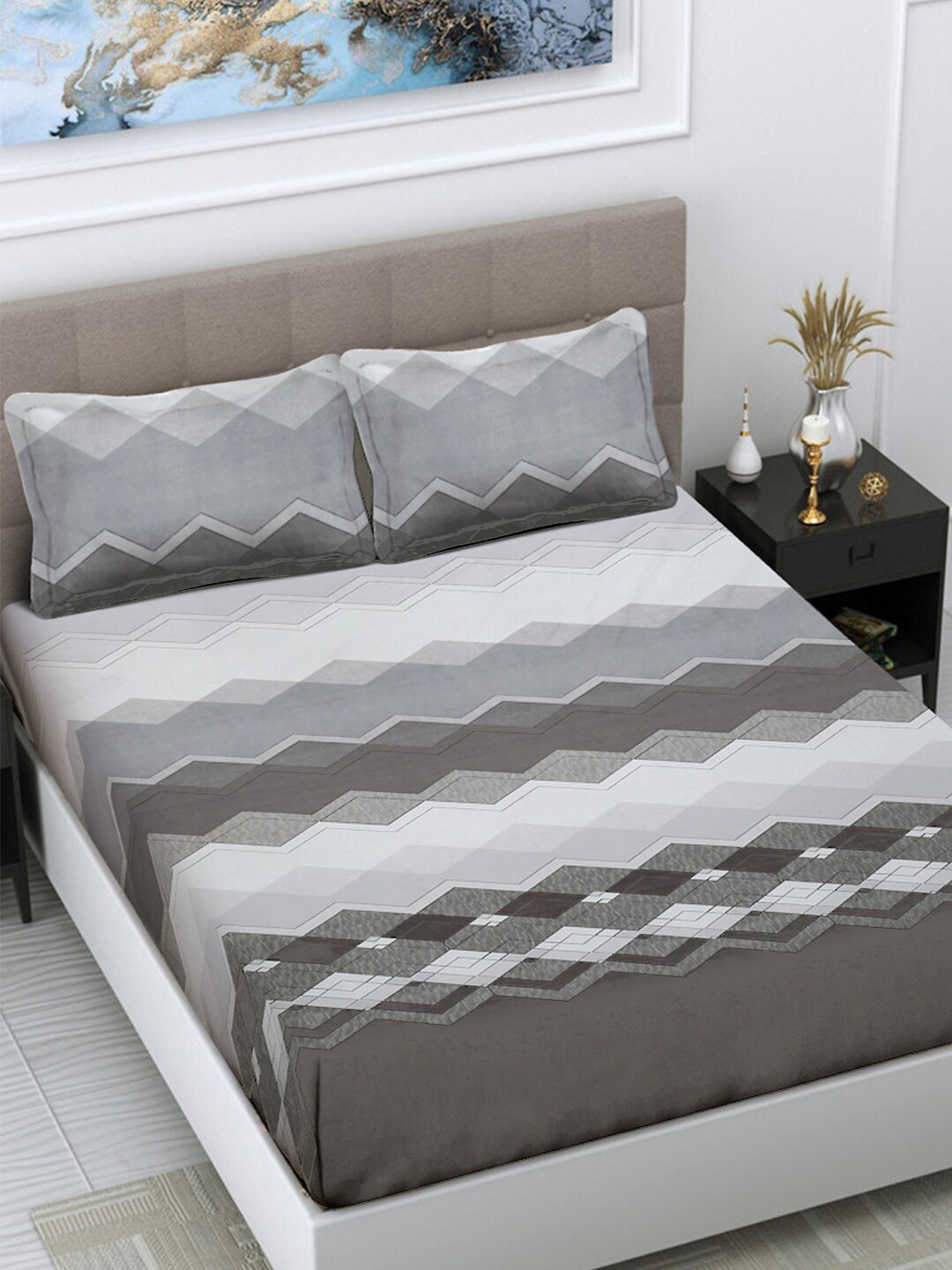 

FABINALIV Grey & White Geometric Printed 300 TC King Bedsheet With 2 Pillow Covers