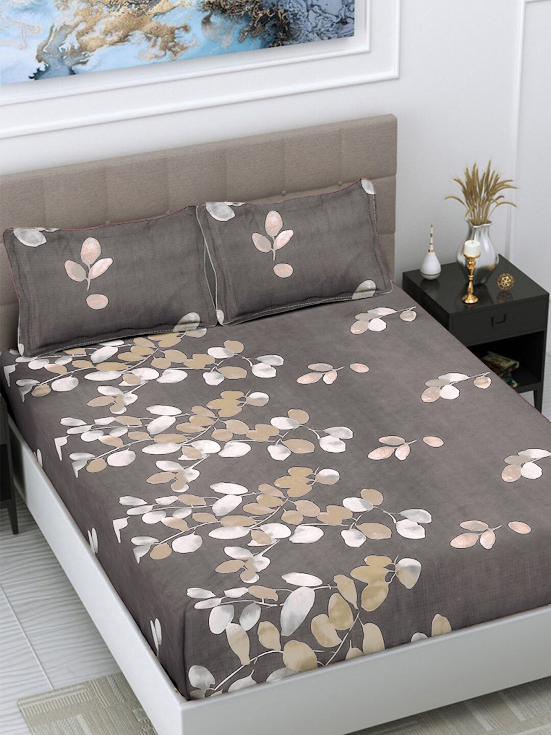 

FABINALIV Grey & White Floral Printed 300 TC King Bedsheet With 2 Pillow Covers