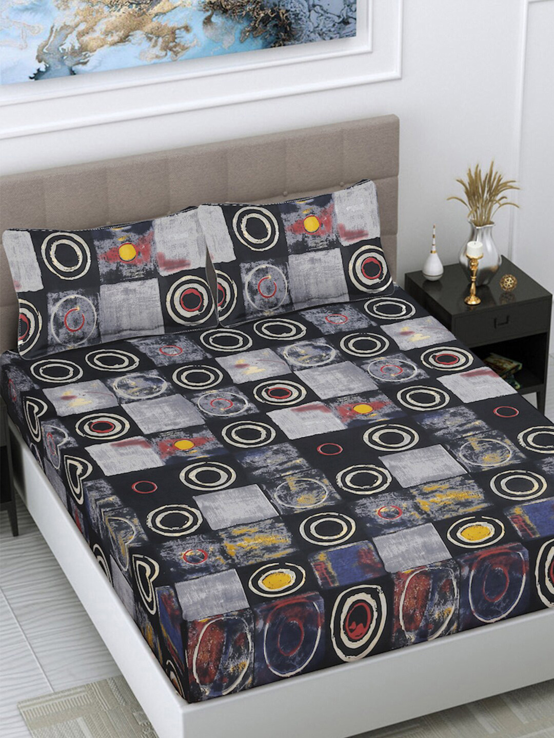 

FABINALIV Black & White Geometric Print 300 TC King Size Bedsheet & 2 Pillow Covers