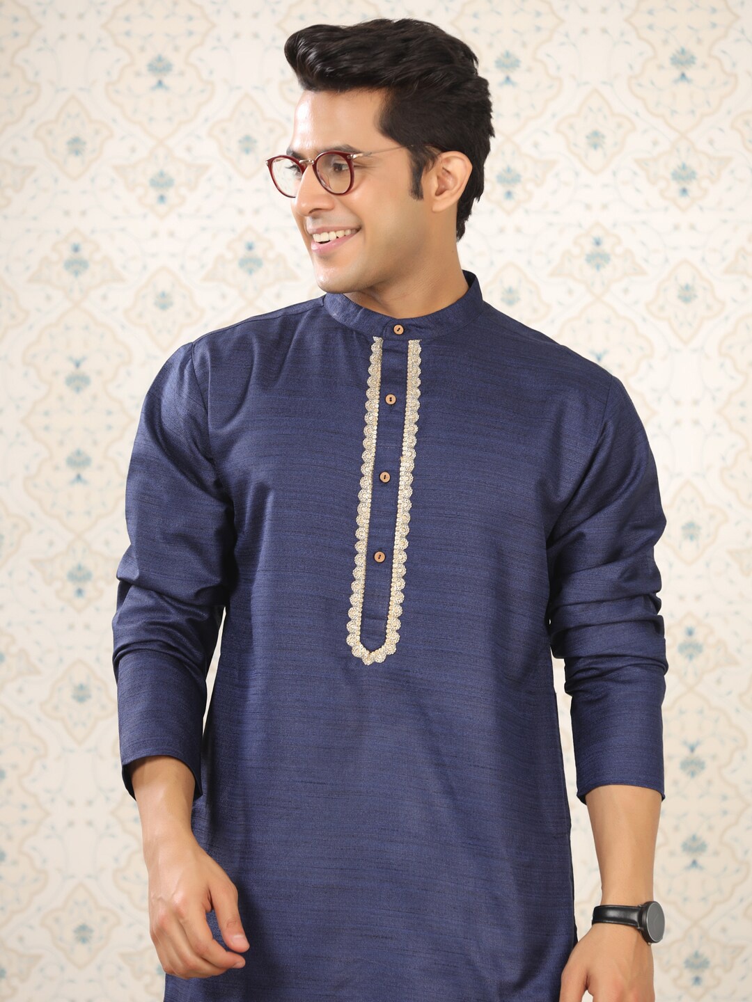 

Ode by House of Pataudi Mandarin Collar Thread Work Straight Kurta, Navy blue