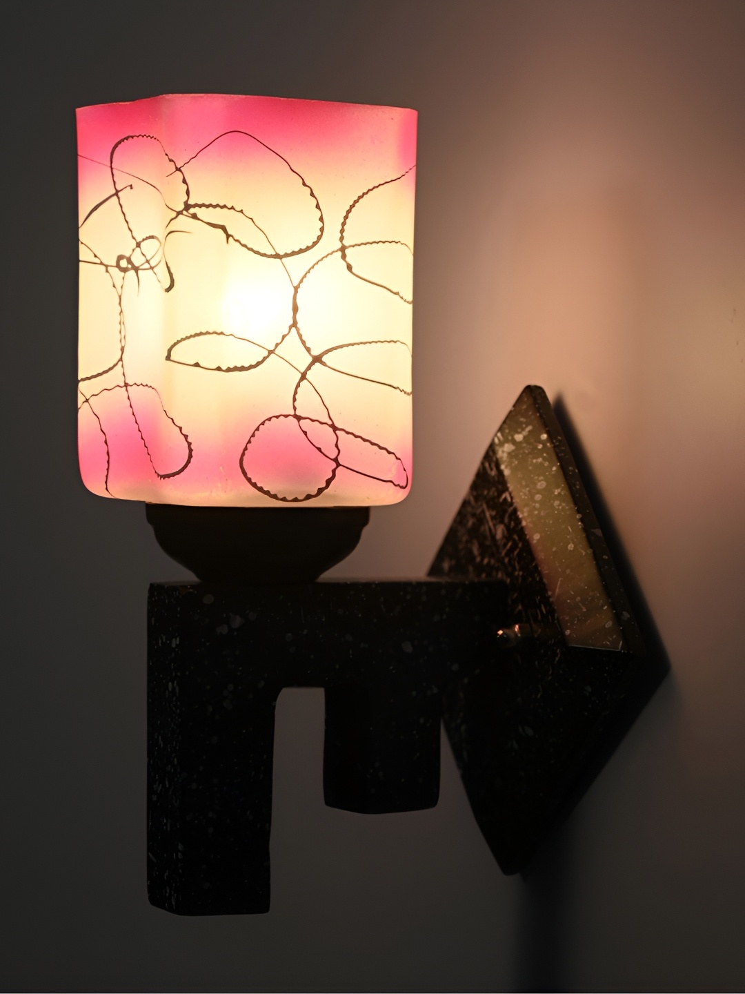 

Afast Pink & Black Printed Abstract Shaped Glass Wall Lamp