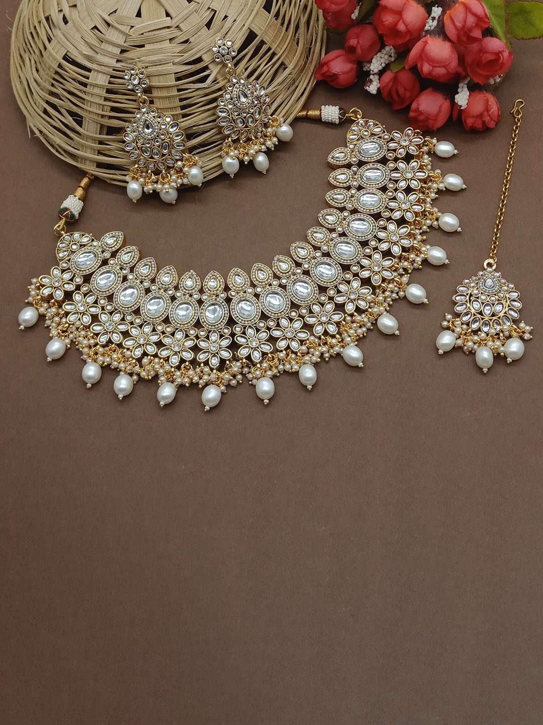 

AASHISH IMITATION Gold-Plated Kundan-Studded & Beaded Jewellery Set