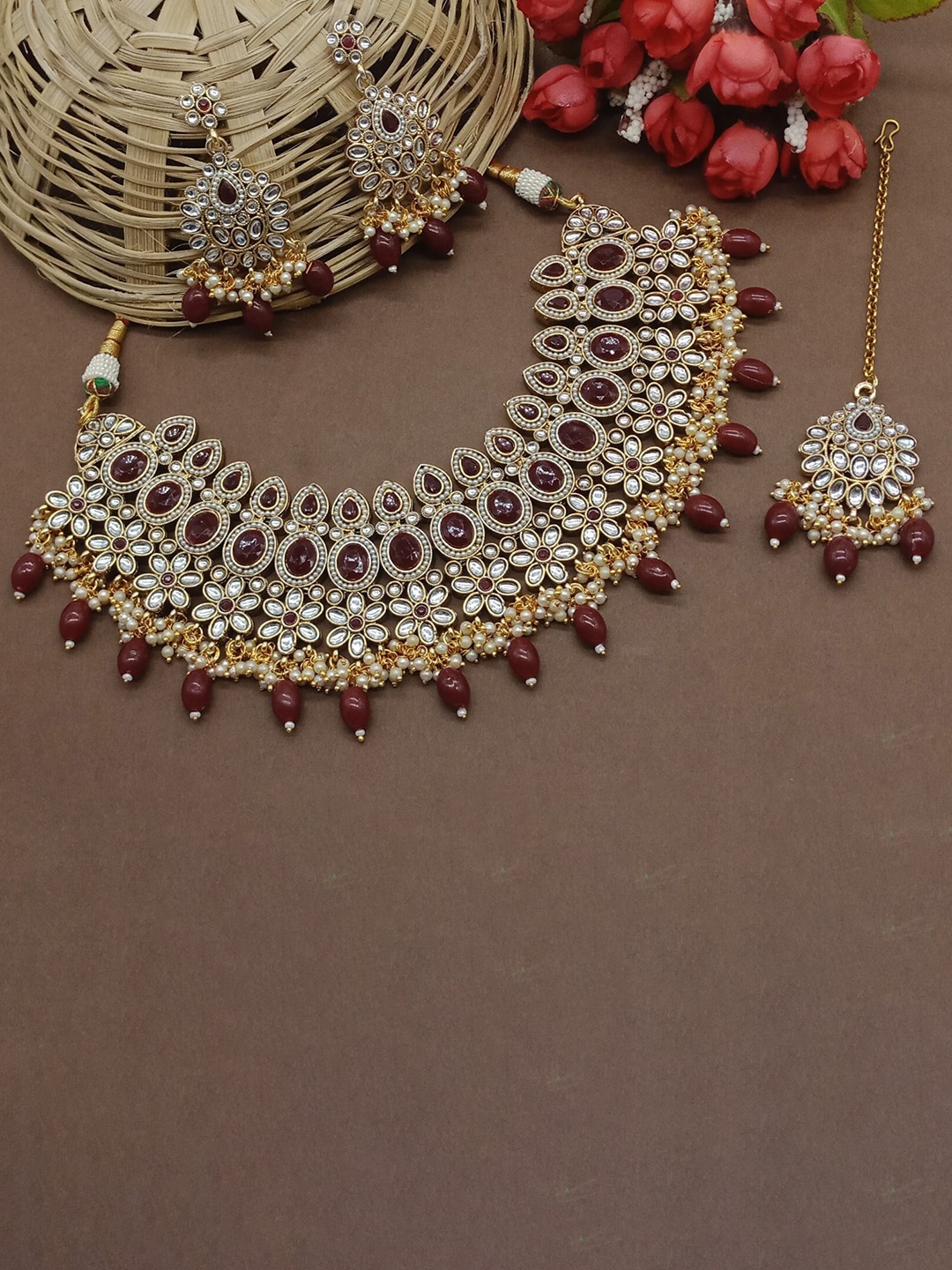 

AASHISH IMITATION Gold-Plated Kundan-Studded & Beaded Jewellery Set