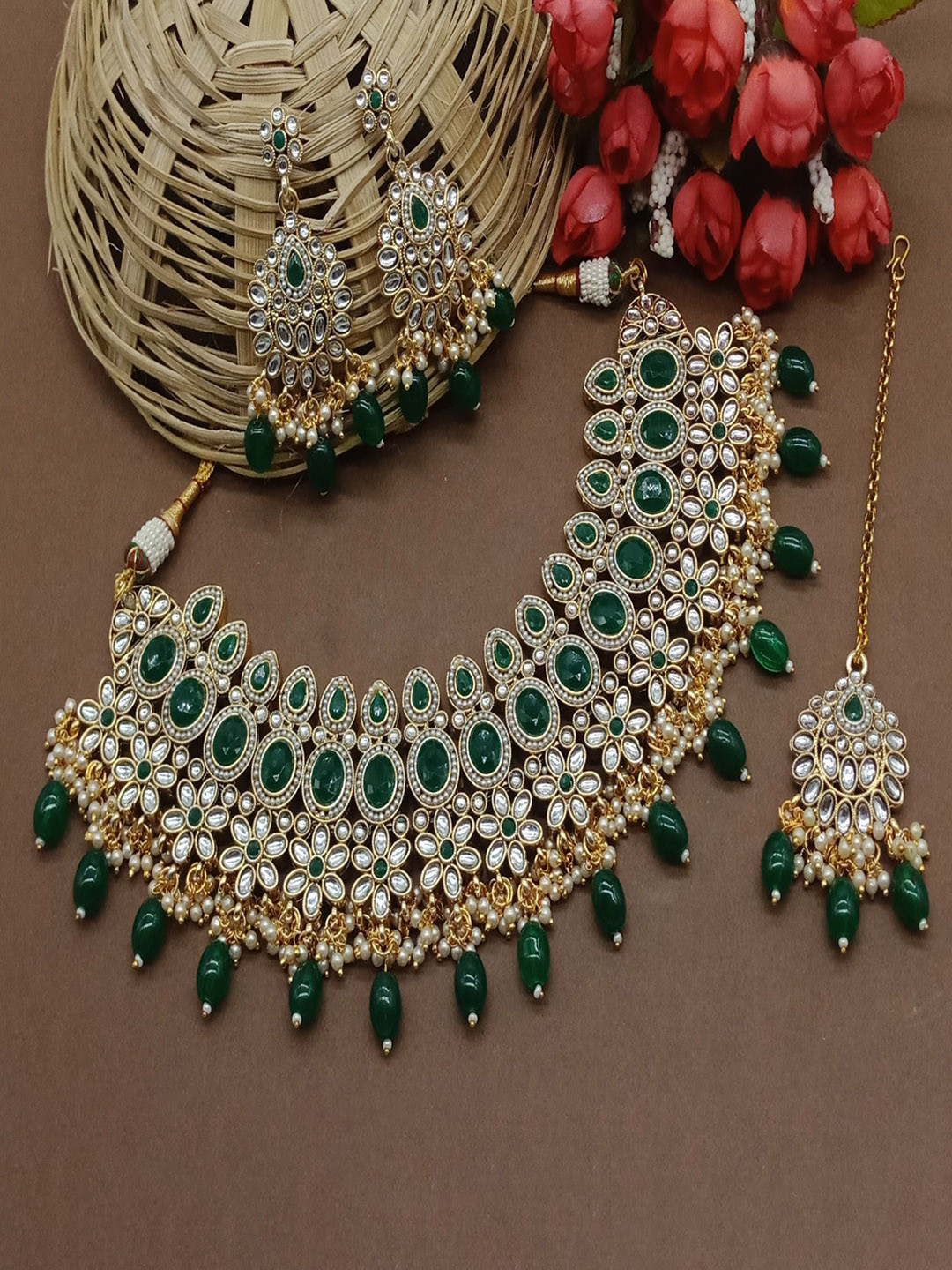 

AASHISH IMITATION Gold-Plated Kundan-Studded & Beaded Jewellery Set