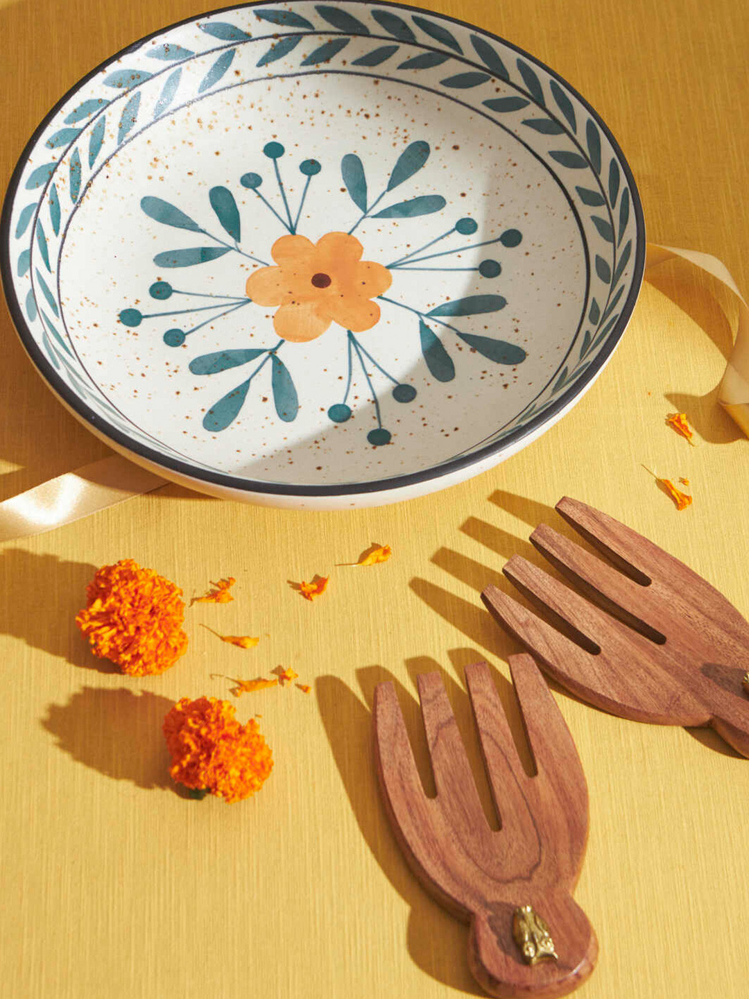 

Chumbak Marigold Beige & Green 3 Pieces Printed Stoneware Matte Salad Mixers Set