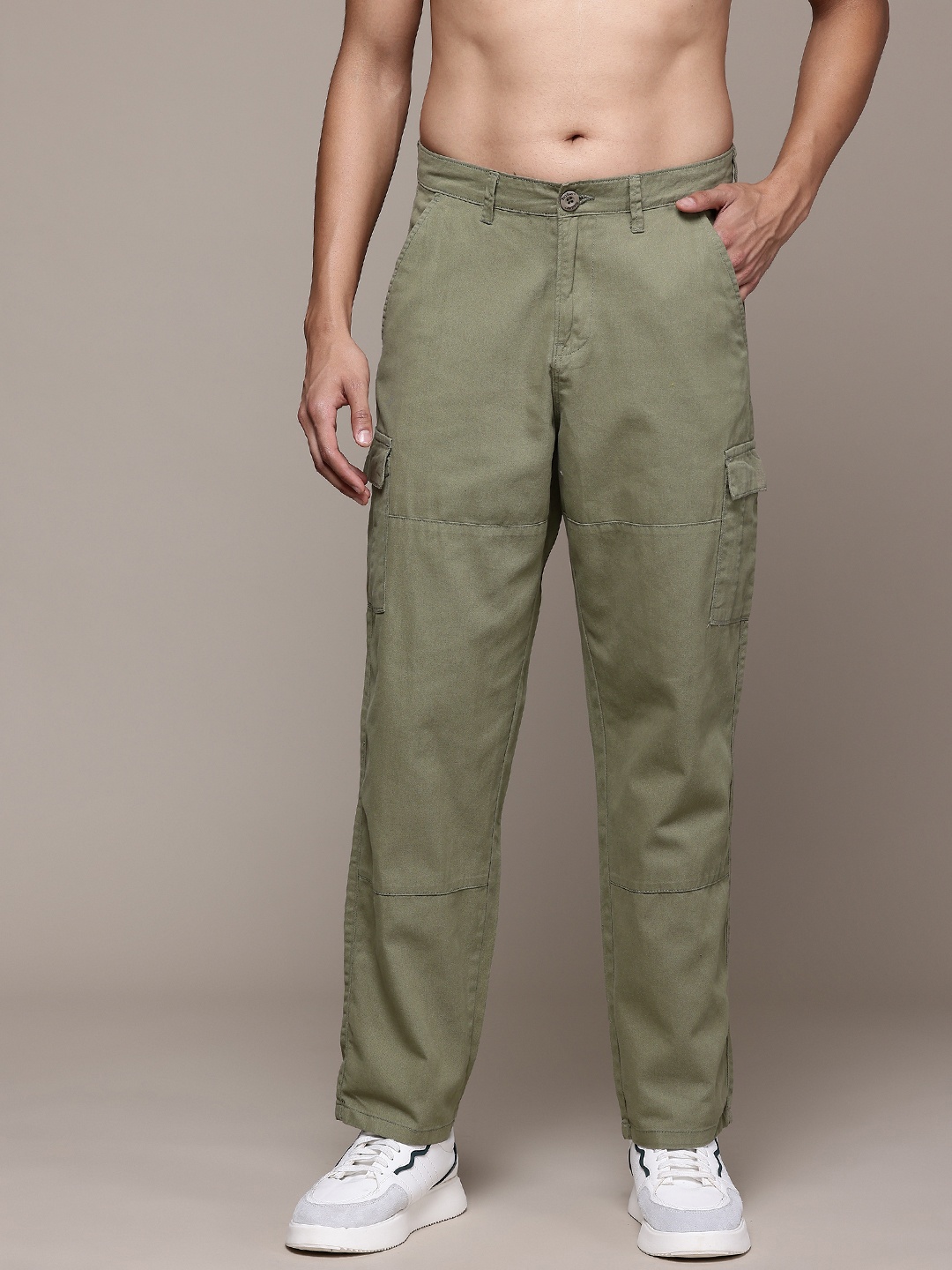 

Roadster Men Relaxed Fit Pure Cotton Cargos Trousers, Olive