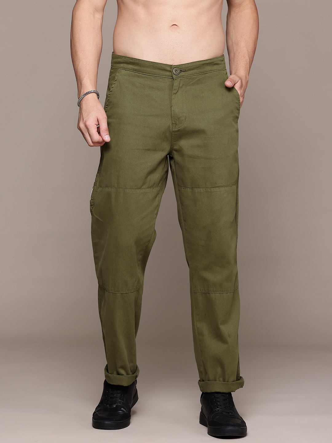 The Roadster Lifestyle Co. Men Pure Cotton Relaxed Trousers, Olive