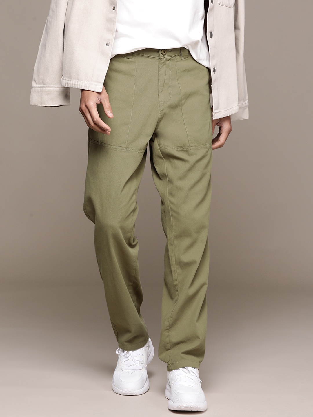 

The Roadster Lifestyle Co. Men Relaxed Fit Pure Cotton Trousers, Olive
