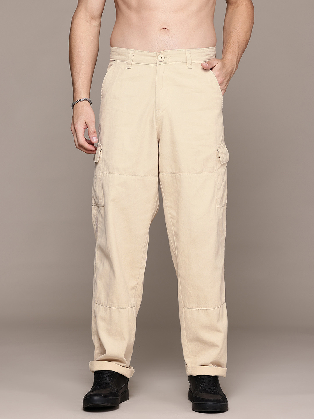 

The Roadster Lifestyle Co. Men Pure Cotton Relaxed Cargos, Beige