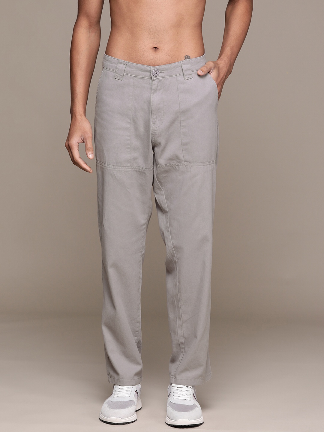 

The Roadster Lifestyle Co. Men Relaxed Fit Pure Cotton Trousers, Grey