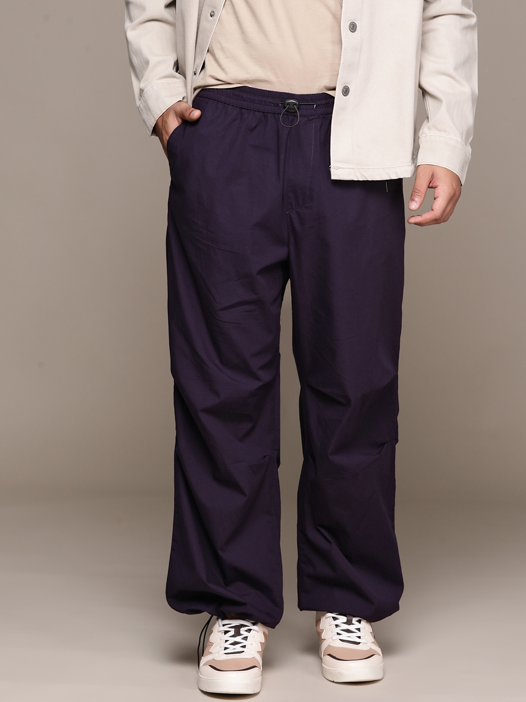 

The Roadster Lifestyle Co. Men Mid-Rise Pure Cotton Parachute Trousers, Navy blue