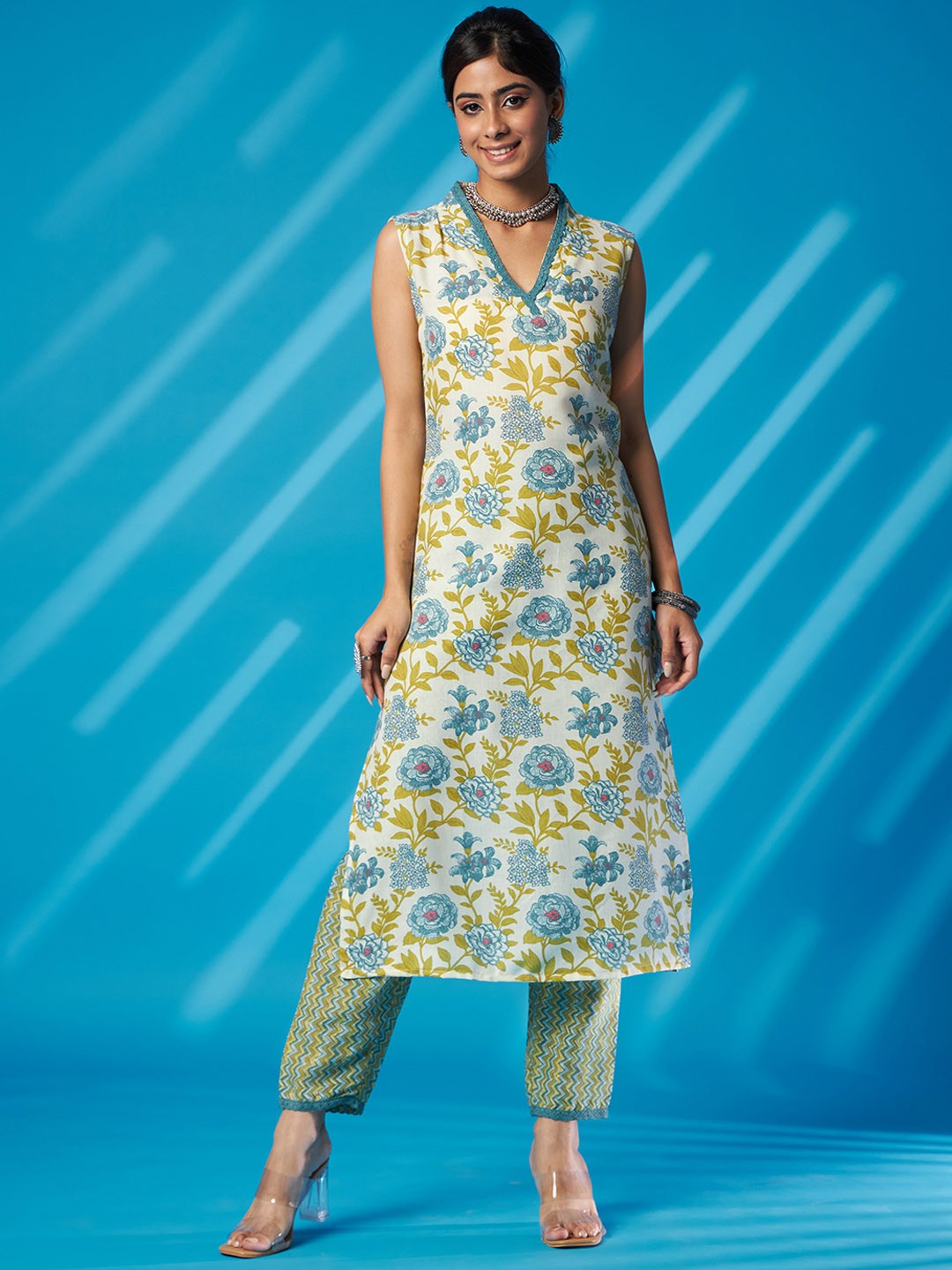 

ASPORA Floral Printed V-Neck Lace Detail Pure Cotton Kurta with Trousers, Green