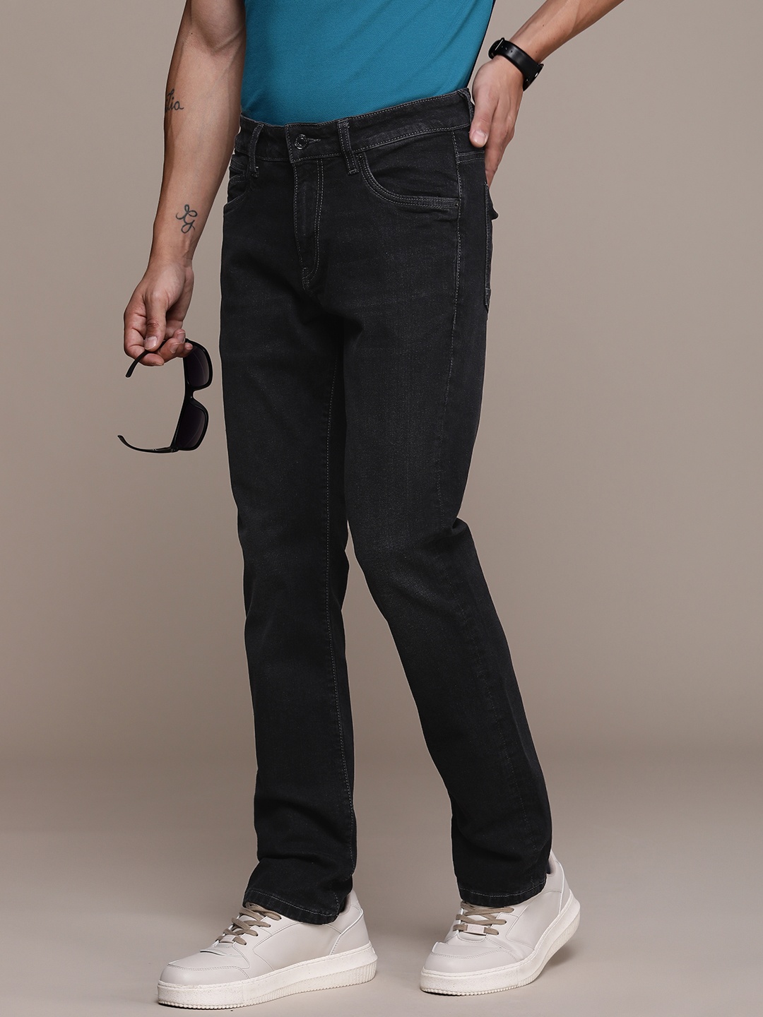 

French Connection Men Light Fade Stretchable Jeans, Black