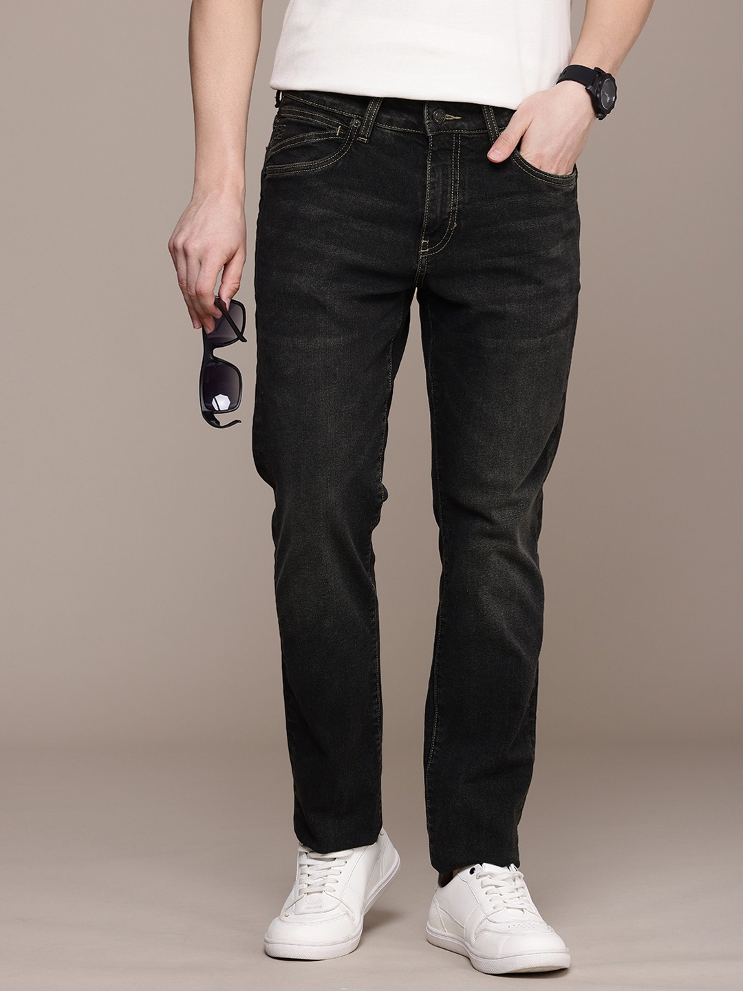 

French Connection Men Light Fade Stretchable Jeans, Black