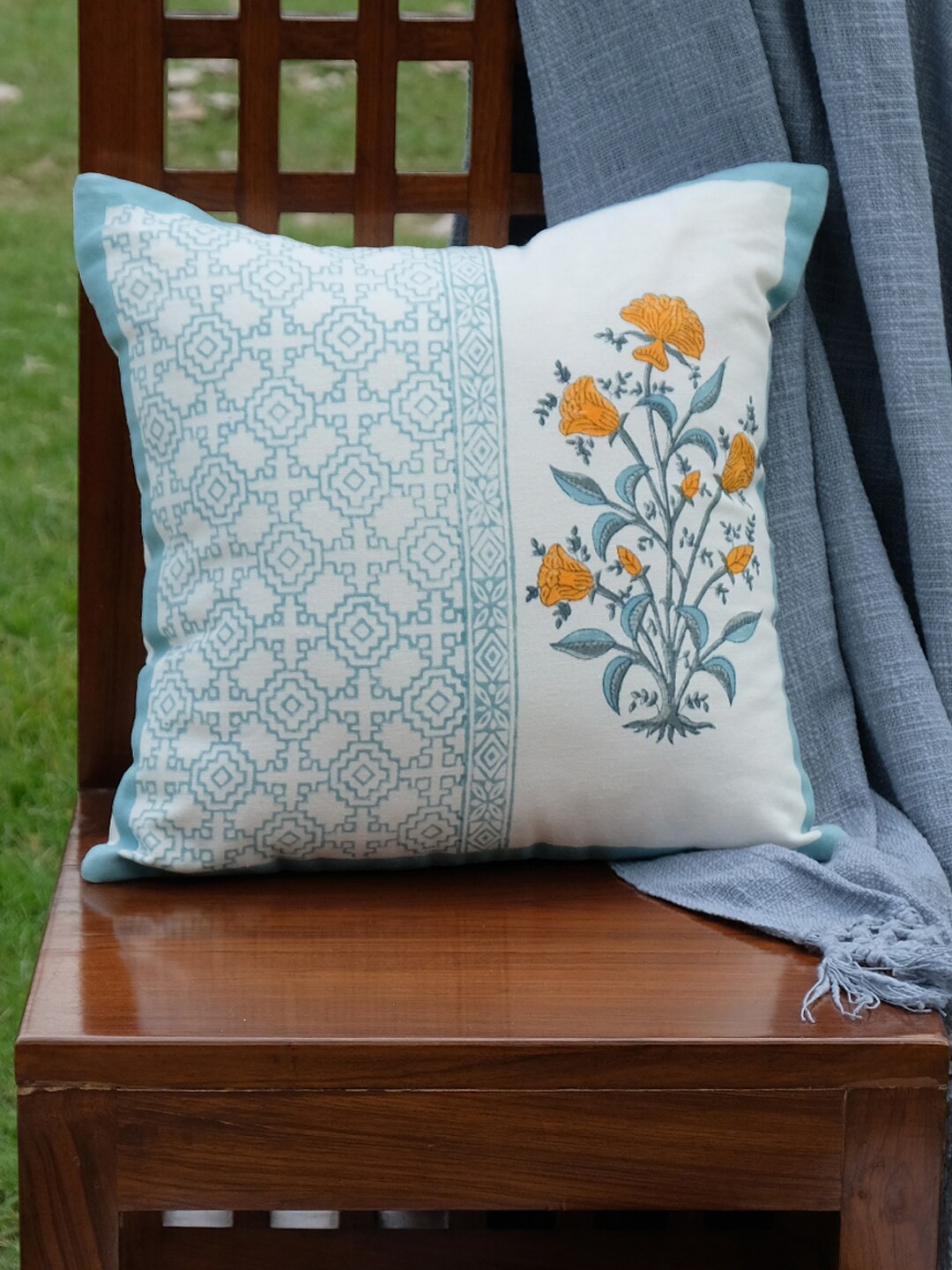 

DESIGN GAATHA Cream-Coloured Floral Cotton Square Cushion Cover
