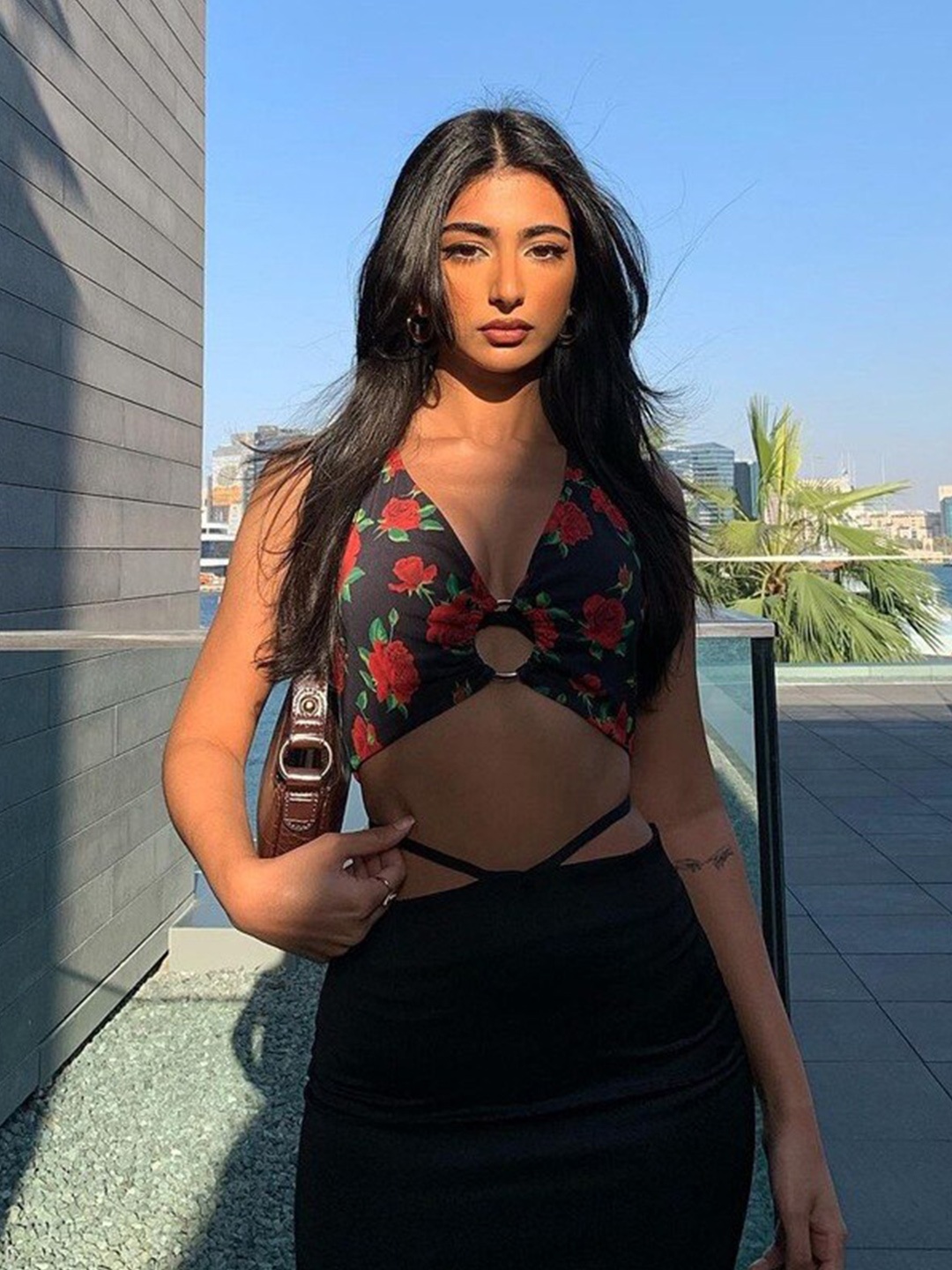 

StyleCast Black Floral Printed Cut Out Detail Crop Fitted Top