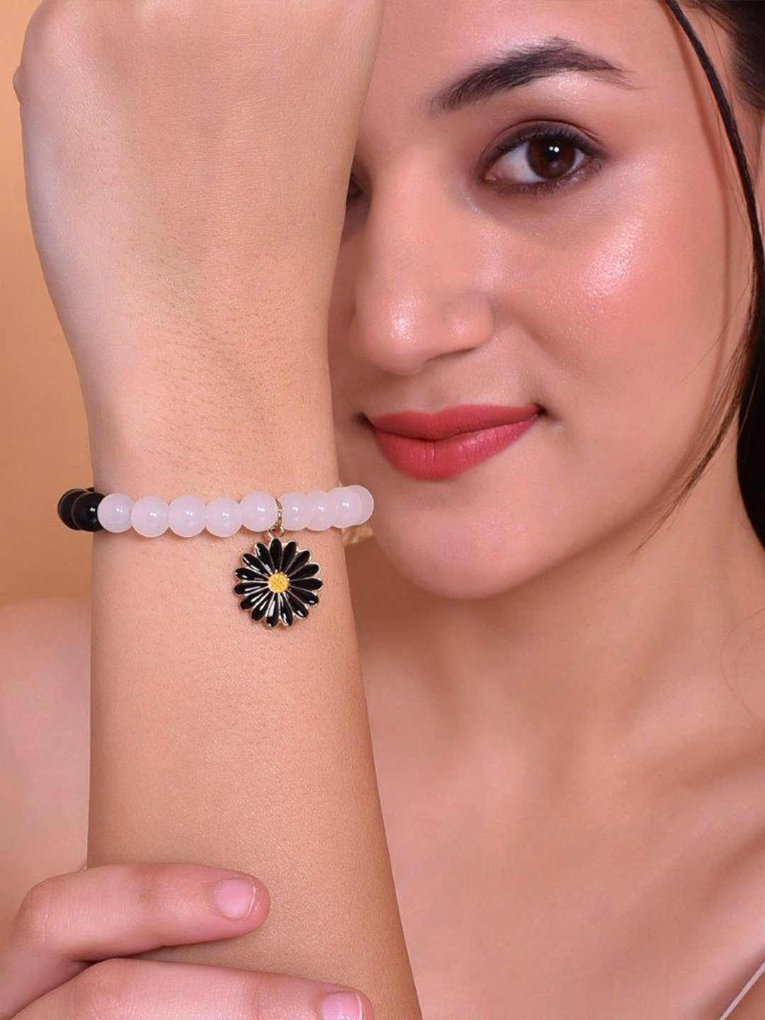 

VOJ Artificial Beads Bracelet, White