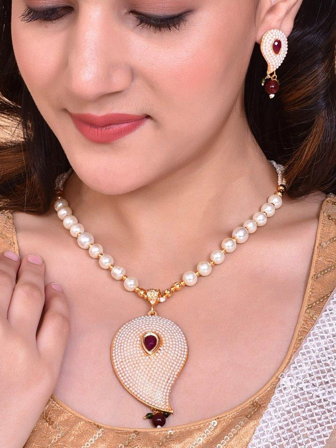 

VOJ Gold-Plated Stainless Steel Kundan Studded Necklace & Earrings