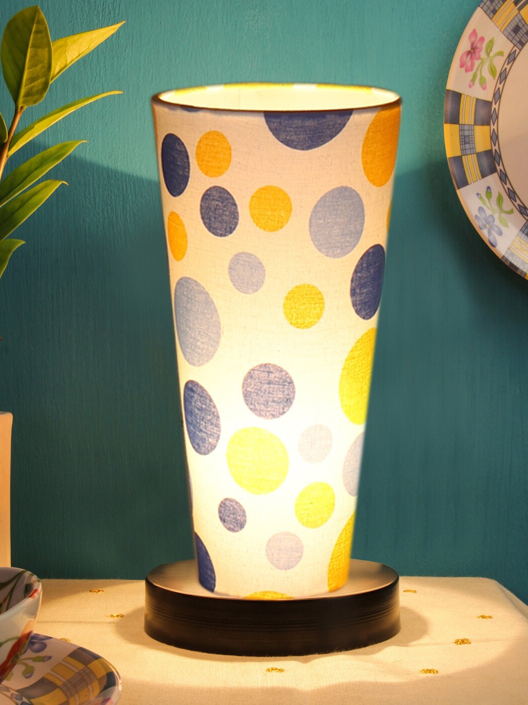

Devansh White & Blue Cotton Cylinder Table Lamps With Brown Round Wood Base