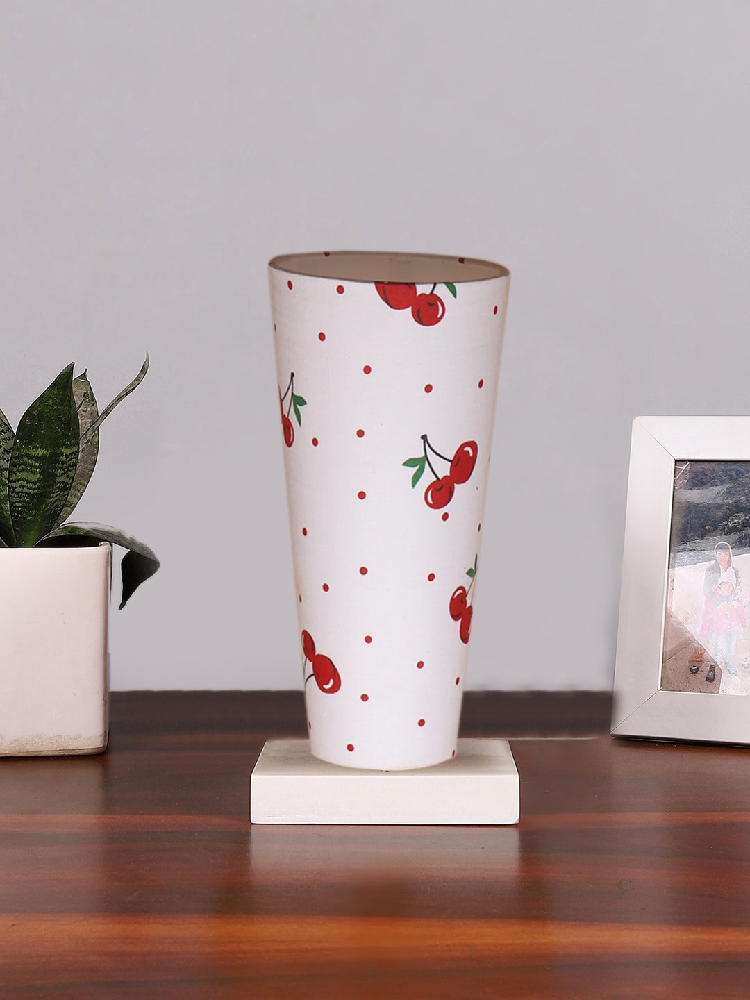 

Devansh White & Red Cotton Cylinder Table Lamps With Brown Square Wood Base