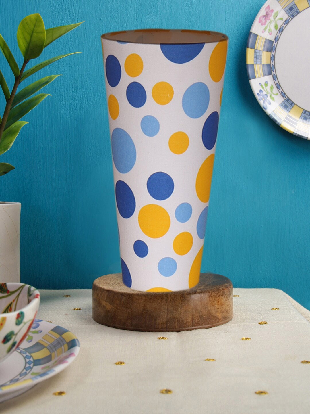 

Devansh White & Blue Cotton Cylinder Table Lamps With Brown Round Wood Base