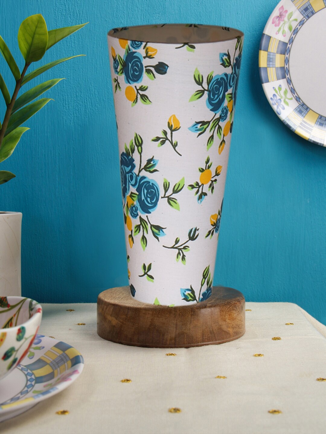 

Devansh White & Blue Cotton Cylinder Table Lamps With Brown Round Wood Base