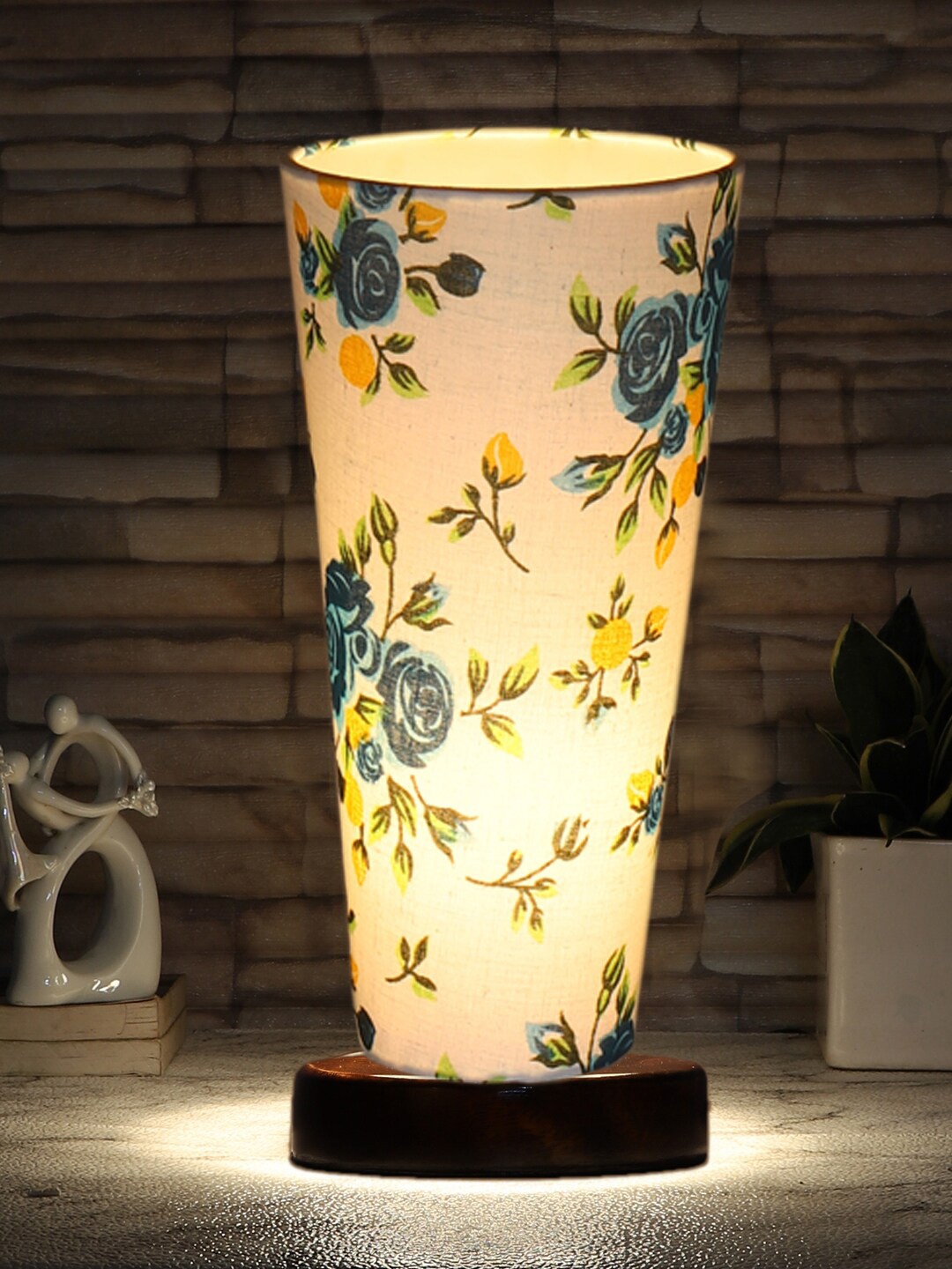 

Devansh White & Blue Cotton Cylinder Table Lamps With Brown Round Wood Base