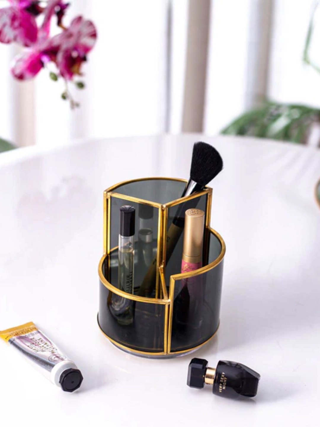 

THEDECORKART Black & Gold Toned Water Resistant Makeup Organiser