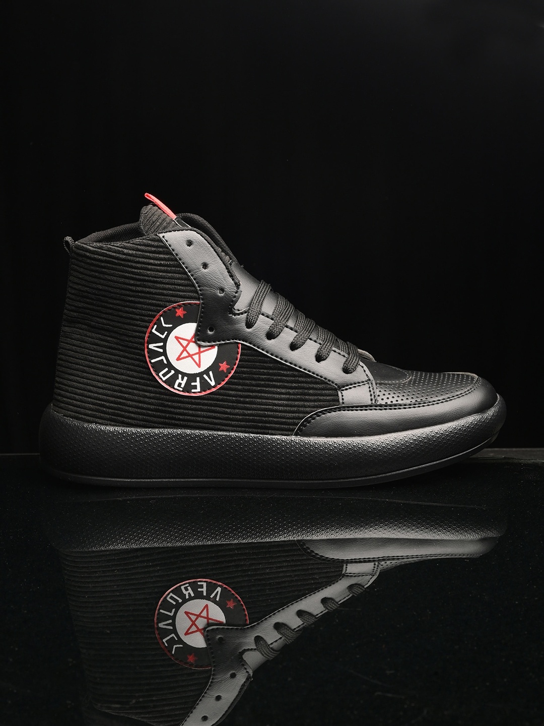 

AfroJack Men Mid Top Textured Textile Sneakers, Black