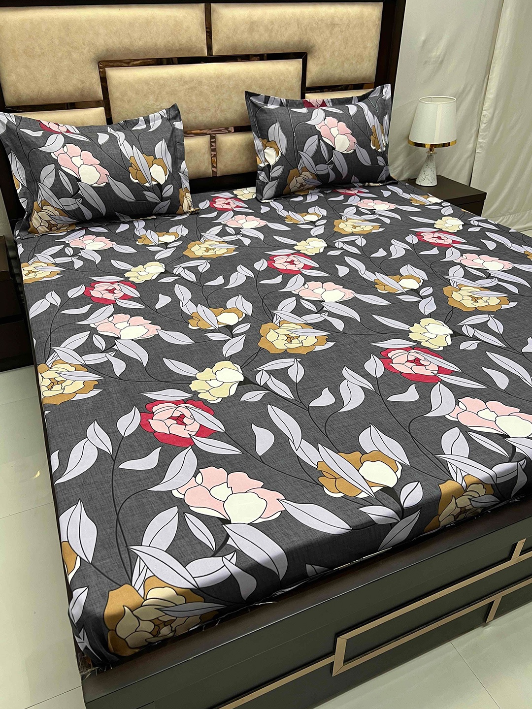 

Pure Decor Castle Black & White Floral 162 TC Fitted King Bedsheet with 2 Pillow Covers