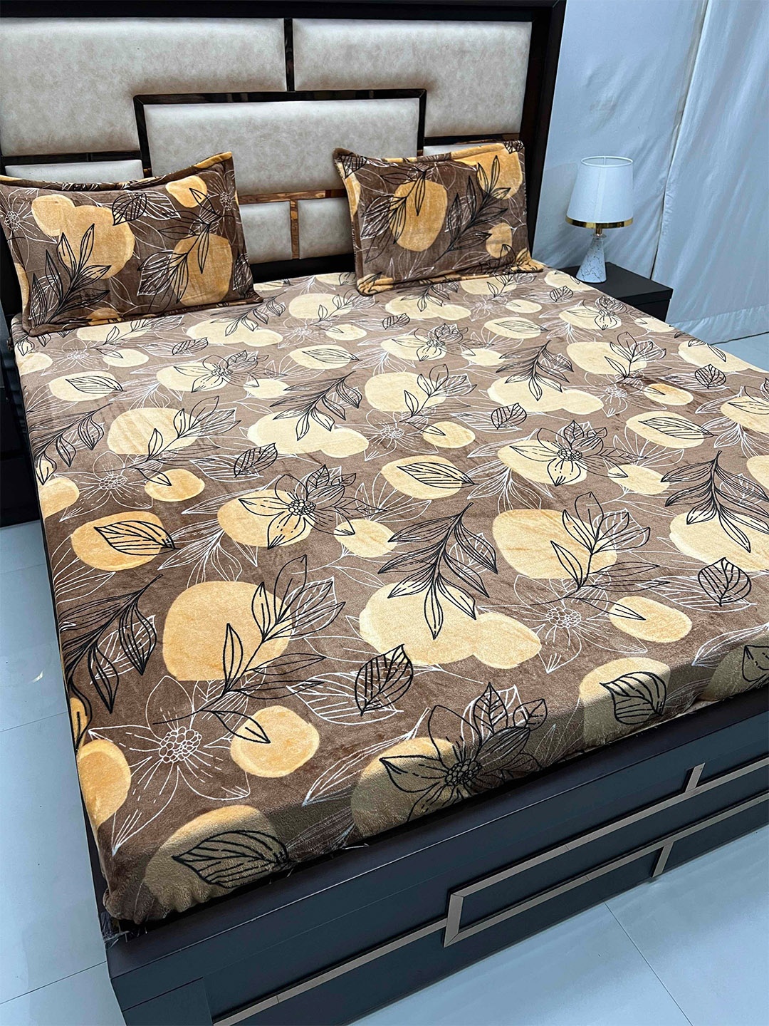 

Pure Decor Cozy Brown Print Flannel Warm Microfiber 120 TC King Bedsheet & 2 Pillow Covers