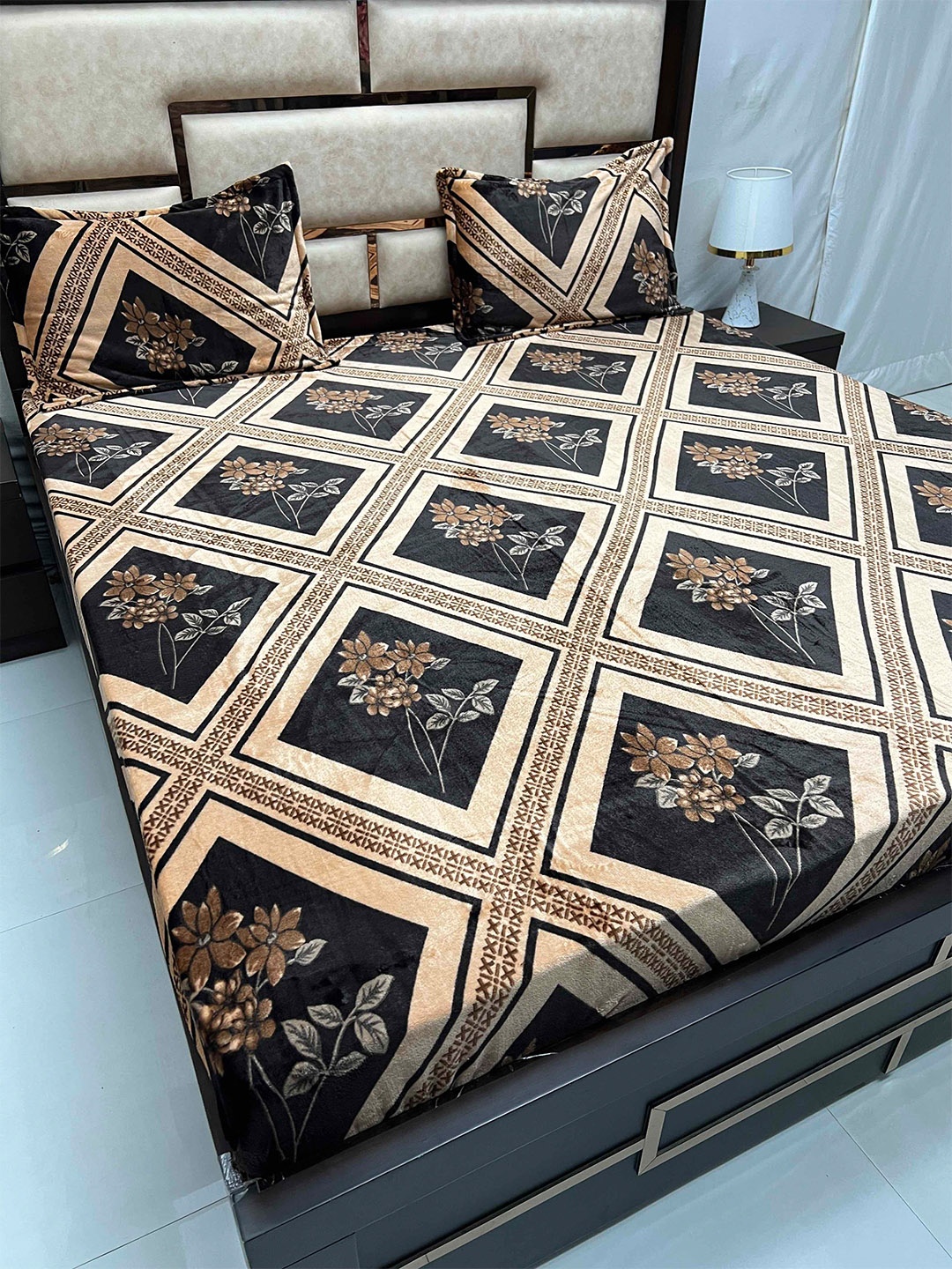 

Pure Decor Cozy Brown & Black Floral Microfiber 120 TC King Bedsheet with 2 Pillow Covers