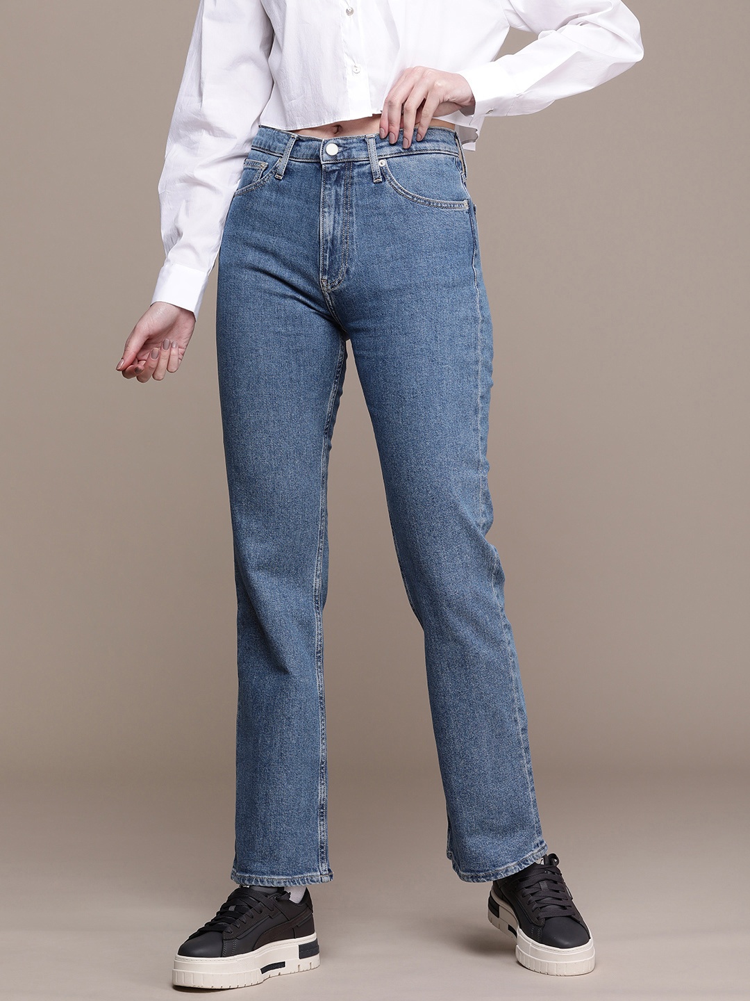 

Calvin Klein Jeans Women Straight Fit Light Fade Stretchable Jeans, Blue
