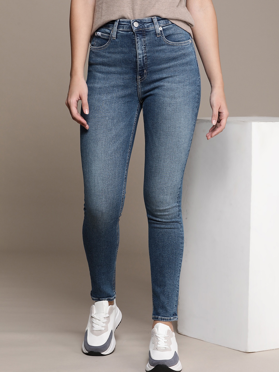 

Calvin Klein Jeans Women Skinny Fit High-Rise Light Fade Stretchable Jeans, Blue