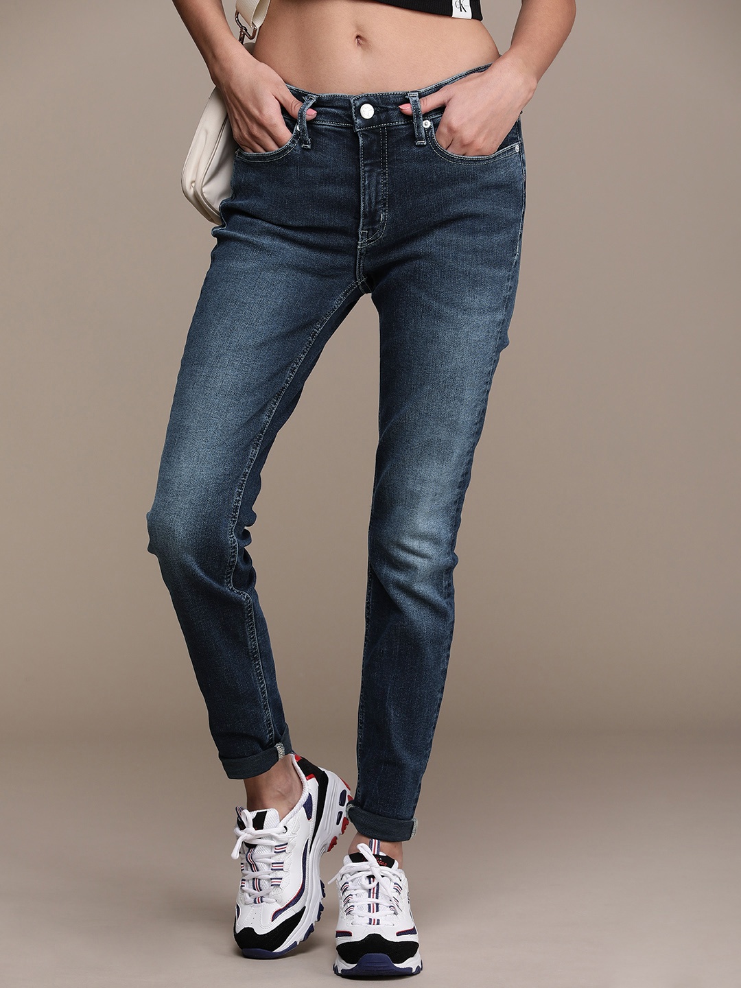 

Calvin Klein Jeans Women Skinny Fit Heavy Fade Stretchable Jeans, Blue